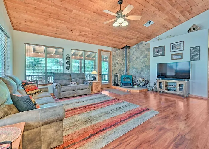 Bring A Pet: W/ Fire Pit! Holiday home