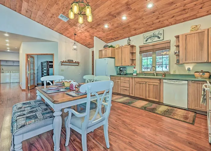 Bring A Pet: W/ Fire Pit! Holiday home *