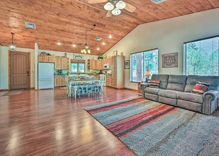 Holiday home Bring A Pet: W/ Fire Pit!